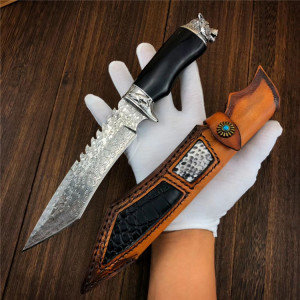Висок клас японски бутиков ловен нож от дамаска стомана KAZEKIRI WOLF DAMASK с абаносова дръжка и тапа във формата на вълк